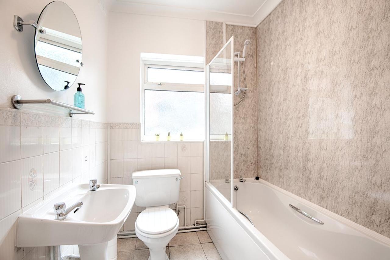 Parking, Smart Tv'S In All Rooms, Central Location Swansea Exterior photo